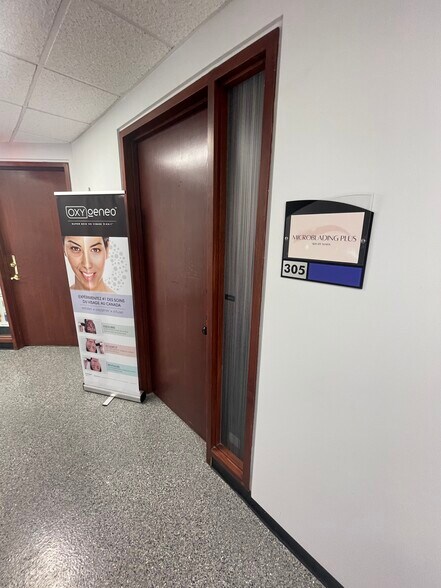 More Photos Of 3858-3870 Notre-Dame, Laval Office For Sale