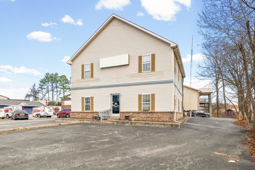 More Photos Of 1959 Fort Campbell Blvd, Clarksville Freestanding For Sale