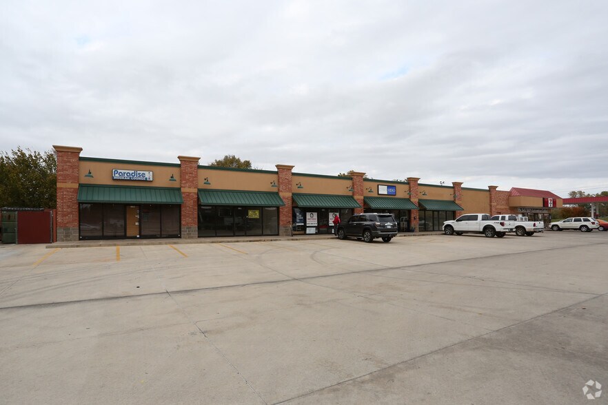 More Photos Of 1103-1123 E Constitution St, Norman Freestanding For Lease