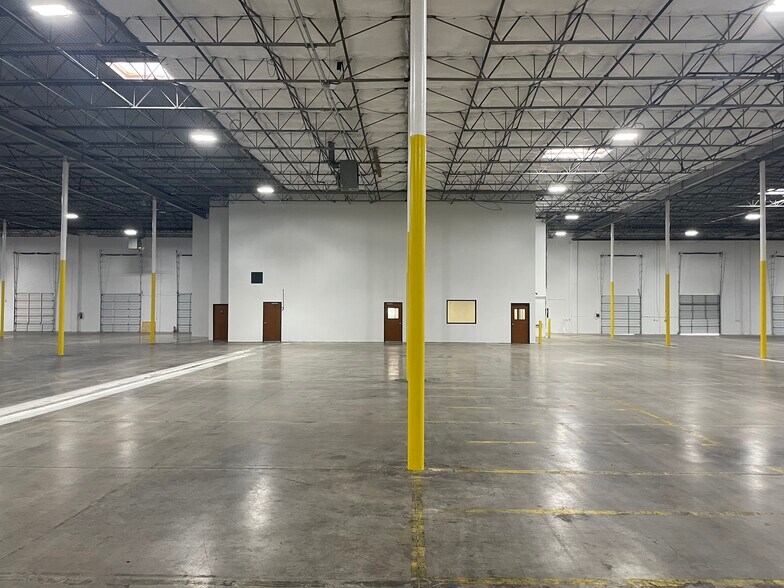 More Photos Of 3605-3665 La Reunion Pky, Dallas Distribution For Lease