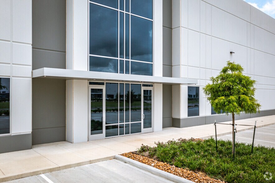 More Photos Of 5615-5890 W Fuqua St, Houston Unknown For Lease