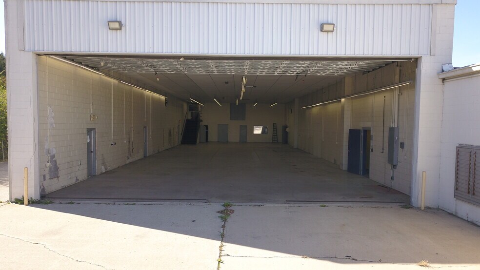 More Photos Of 3821 Industrial Blvd, Indianapolis Light Distribution For Sale