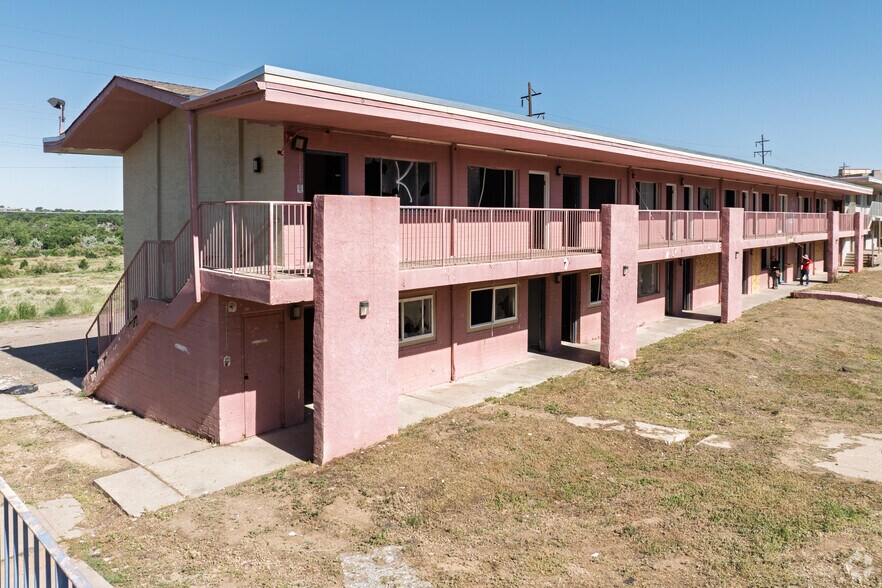 More Photos Of 2001 N Hudson Ave, Pueblo Hotel For Sale