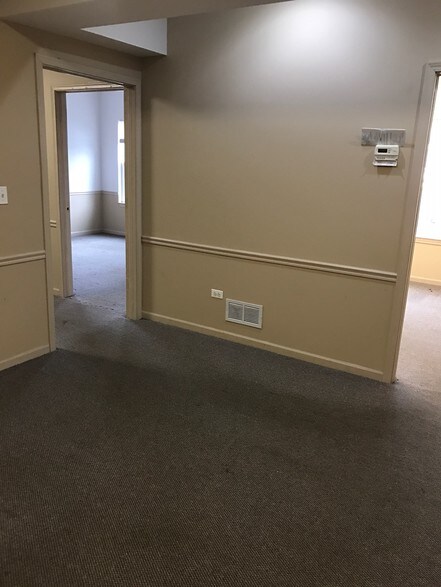More Photos Of 27W130 Roosevelt Rd, Winfield Office For Sale