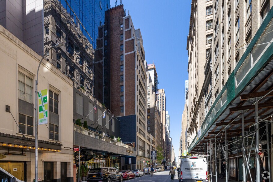 More Photos Of 32 W 39th St, New York Loft Creative Space For Lease