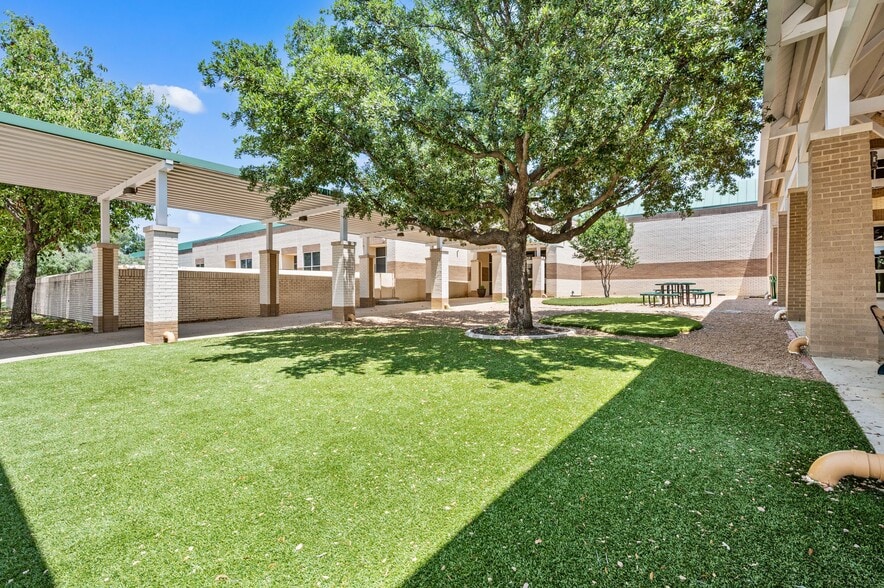More Photos Of 801 Shady Oaks Dr, Southlake Specialty For Sale