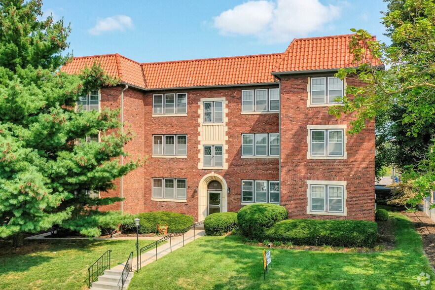More Photos Of 211 S 37th St, Omaha Apartments For Sale