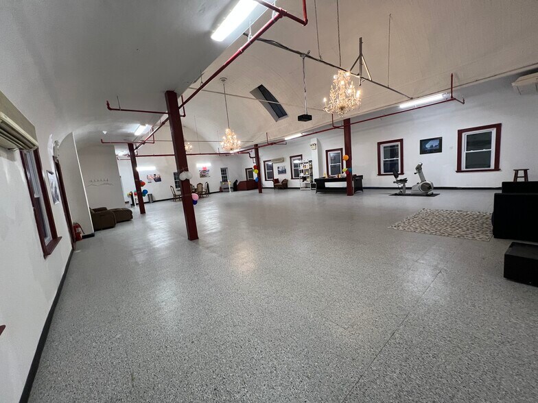 More Photos Of 9021 160th St, Jamaica Storefront Retail Office For Lease