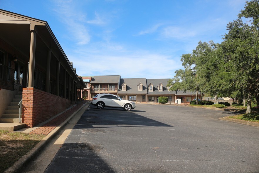 More Photos Of 6160 N Davis Hwy, Pensacola Office For Sale