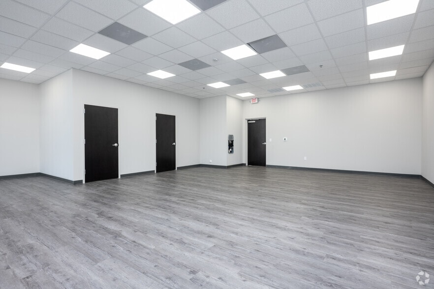 More Photos Of 717 Brigham Rd, Greensboro Flex For Lease