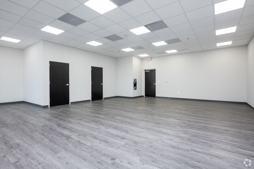 More Photos Of 717 Brigham Rd, Greensboro Flex For Lease