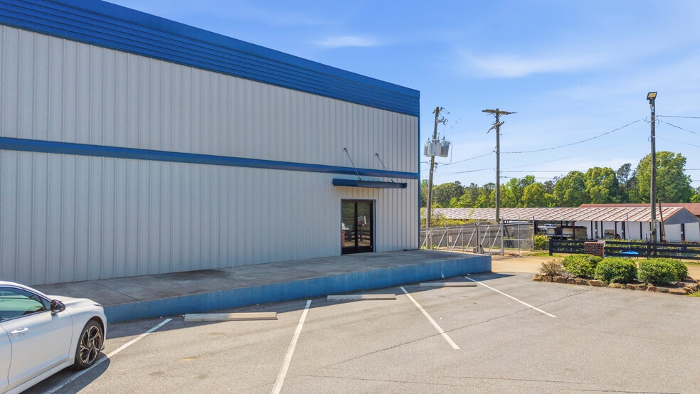 More Photos Of 966 Greensboro Rd, Eatonton Flex For Lease