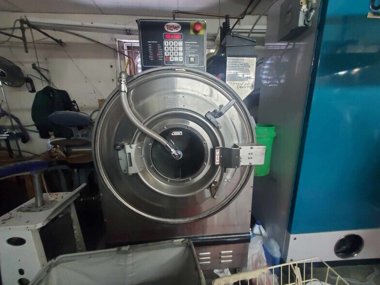 More Photos Of 5847 Swope Pky, Kansas City General Retail For Sale