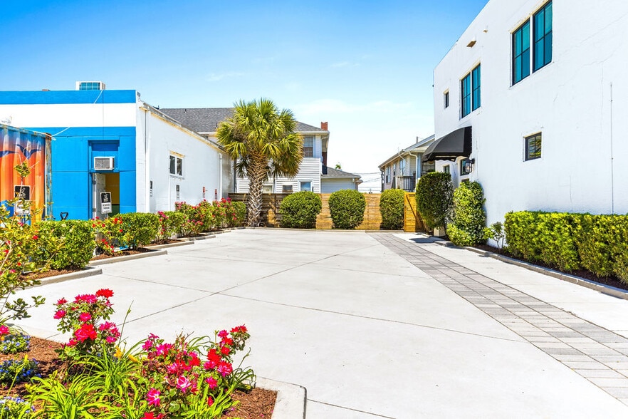 More Photos Of 112 Cape Fear Blvd, Carolina Beach Freestanding For Sale