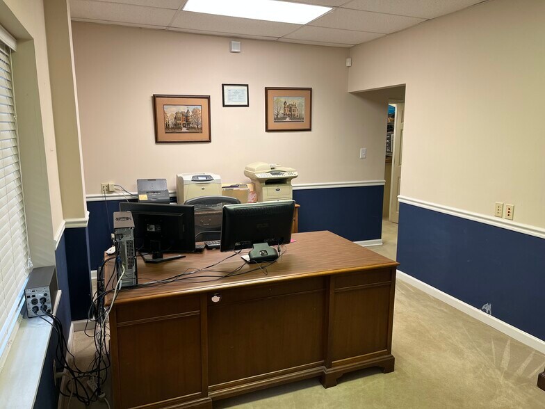 More Photos Of 4651 Roswell Rd NE, Atlanta Office Residential For Lease