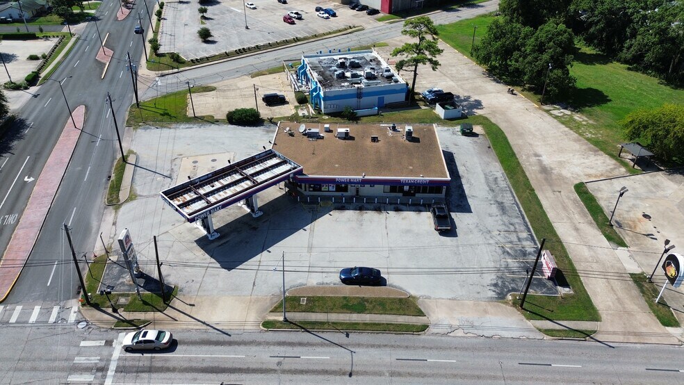 More Photos Of 1601 N Alexander Dr, Baytown Storefront For Lease