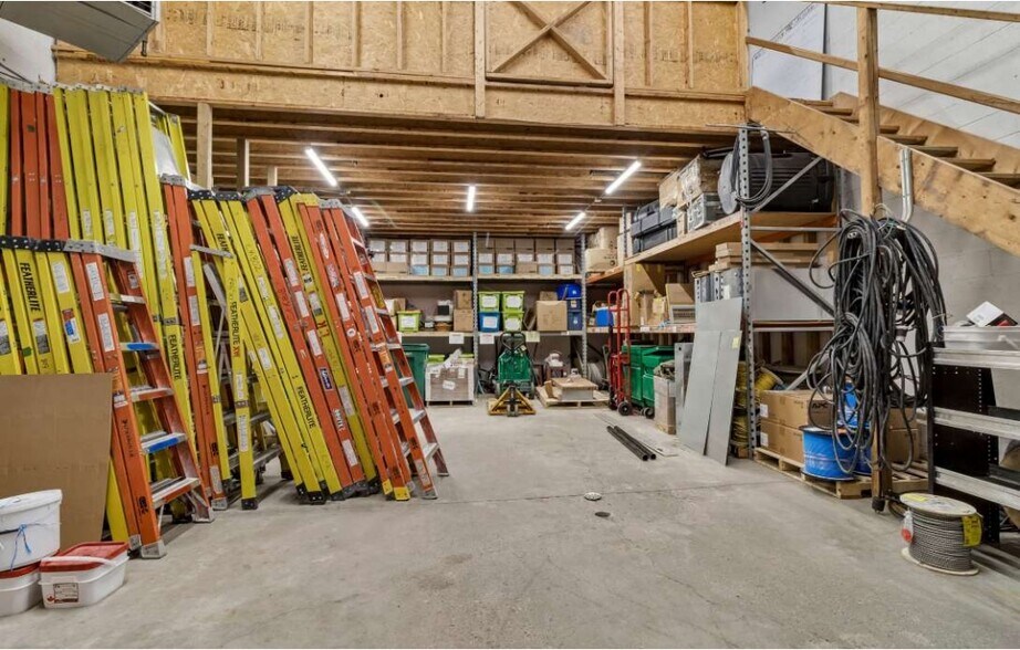 More Photos Of 242 Applewood Cres, Vaughan Light Manufacturing For Sale