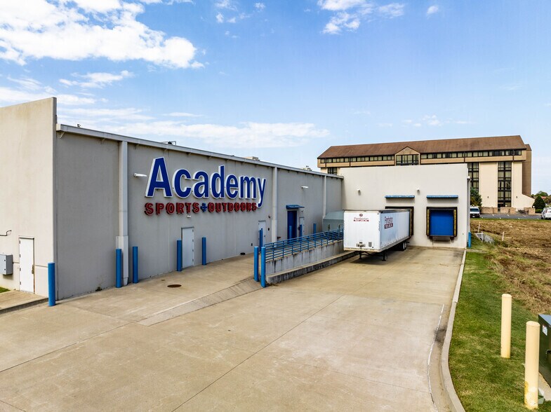 More Photos Of 150 McBride Ln, Paducah Freestanding For Sale