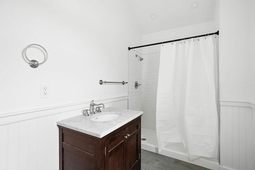 More Photos Of 35 Gardners Ln, Hampton Bays Apartments For Sale