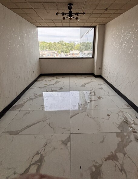 More Photos Of 420 Lakeside Ave, Marlborough Office For Lease