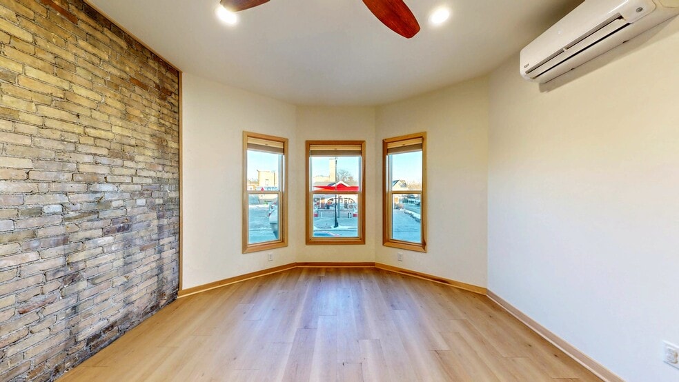 More Photos Of 209 S Main St, Jefferson General Retail For Sale