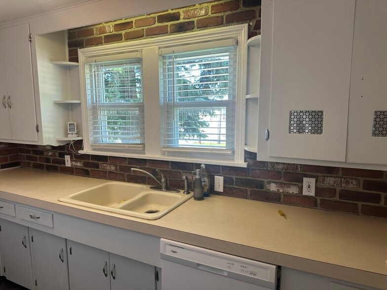 More Photos Of 36403 Vine St, Willoughby Office For Sale