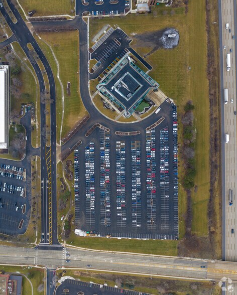 More Photos Of 55 Shuman Blvd, Naperville Office For Lease