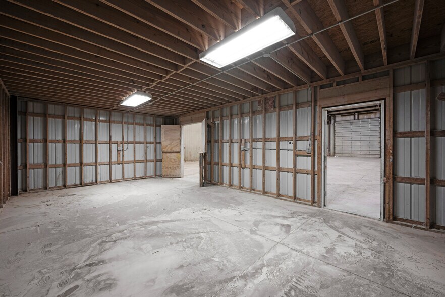 More Photos Of 31197 Wingate Rd, Sedalia Flex For Sale