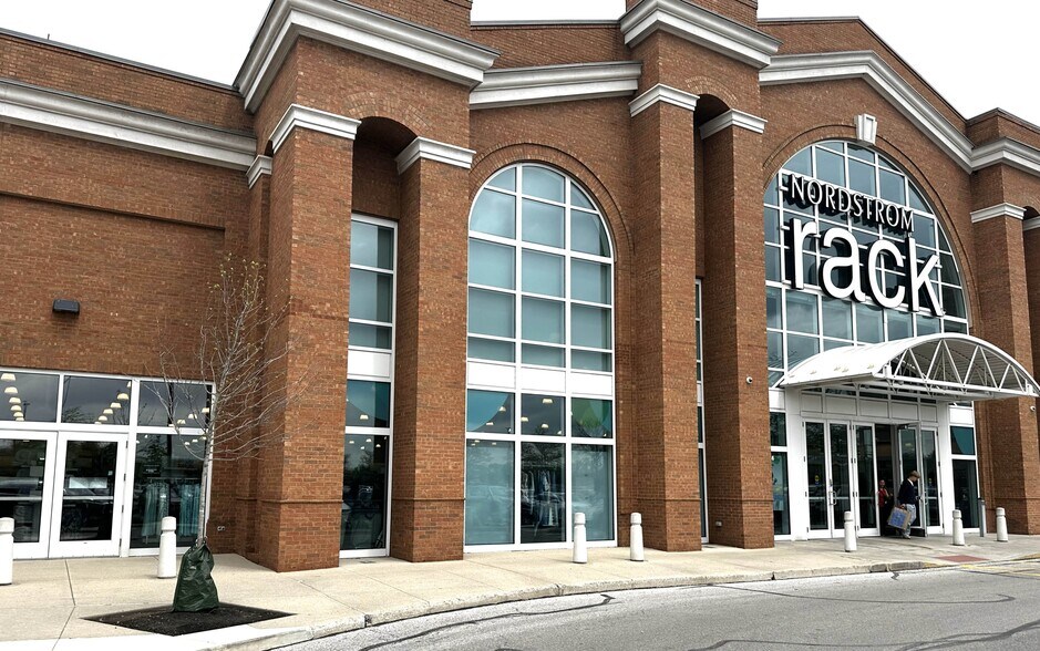 More Photos Of 3969 Morse Xing, Columbus Restaurant For Sale