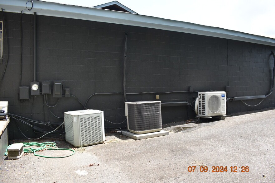 More Photos Of 826 S Post Rd, Shelby Storefront For Lease