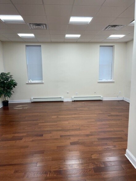 More Photos Of 1527 Franklin Ave, Mineola Office For Lease