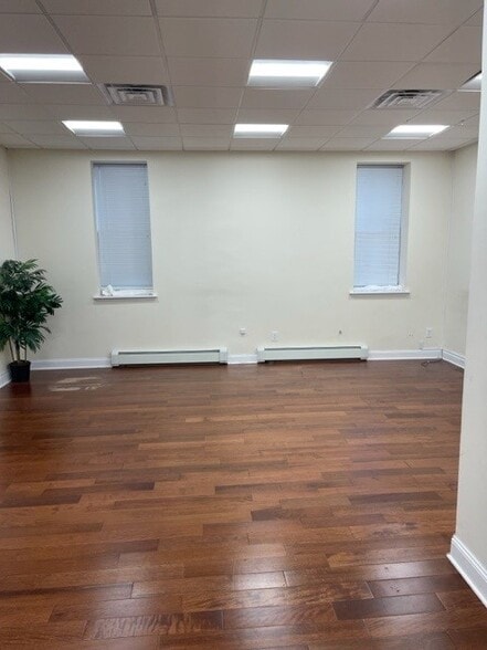 More Photos Of 1527 Franklin Ave, Mineola Office For Lease