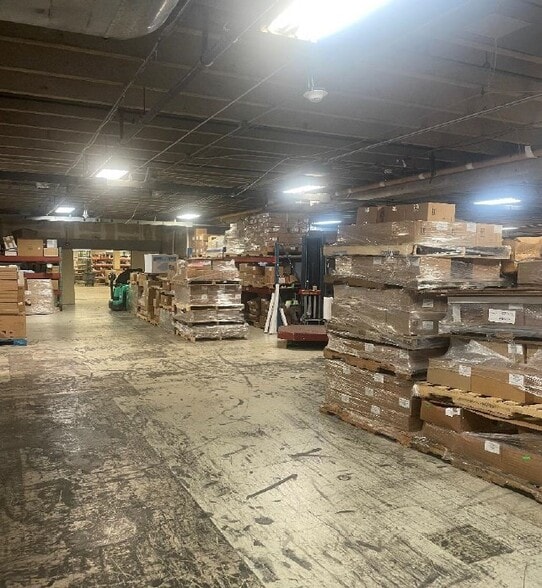 More Photos Of 76 Progress Dr, Stamford Research And Development For Lease