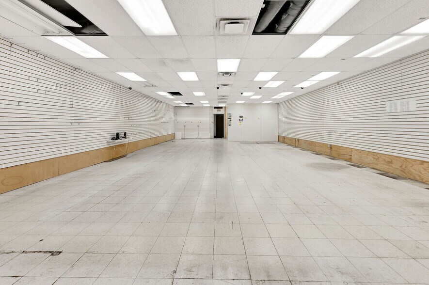 More Photos Of 925 E McMillan St, Cincinnati Storefront Retail Office For Lease