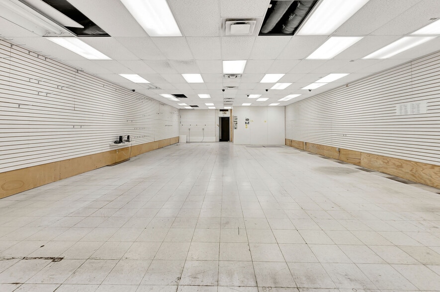 More Photos Of 925 E McMillan St, Cincinnati Storefront For Lease