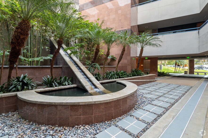 More Photos Of 9820 Willow Creek Rd, San Diego Office For Lease