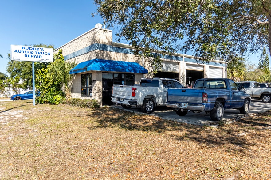 Primary Photo Of 6735 14th St, Bradenton Auto Repair For Sale