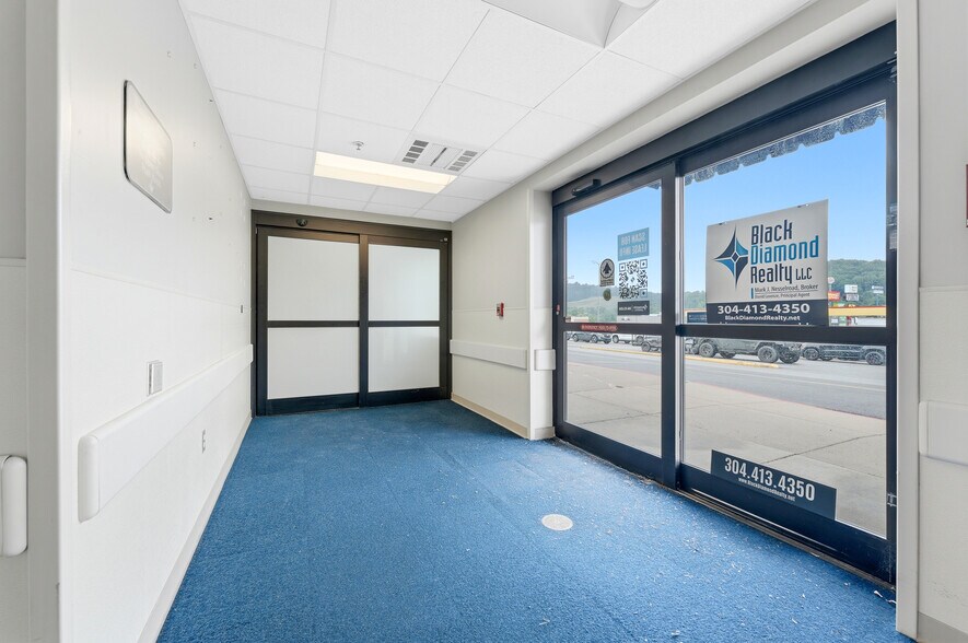 More Photos Of 378 Market Place Mall, Weston Medical For Lease