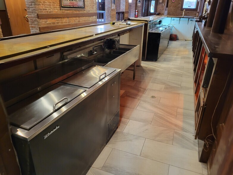 More Photos Of 90 E Jefferson St, Franklin Specialty For Lease