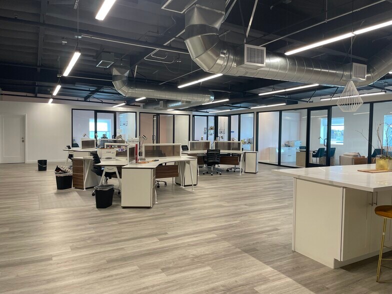 More Photos Of 18-36 Thomas, Irvine Warehouse For Lease