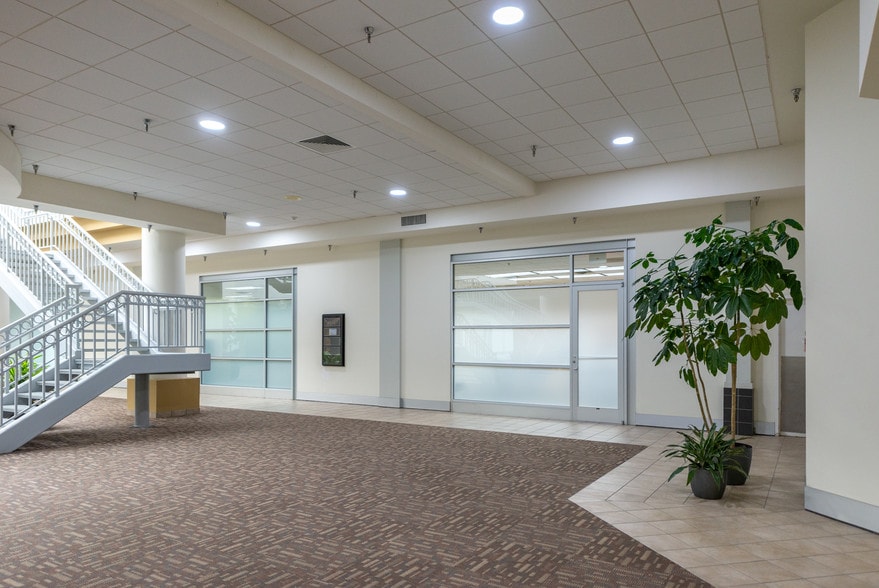 More Photos Of 5200 Mercury Blvd, Hampton Office For Lease
