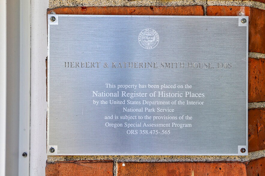 More Photos Of 139 SW I St, Grants Pass Specialty For Sale