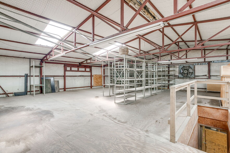 More Photos Of 3040 Ramona Dr, Fort Worth Research And Development For Lease