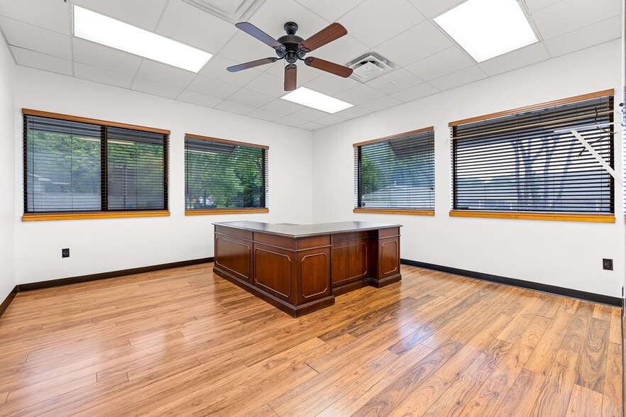 More Photos Of 1515 E Belt Line Rd, Carrollton Office Residential For Sale