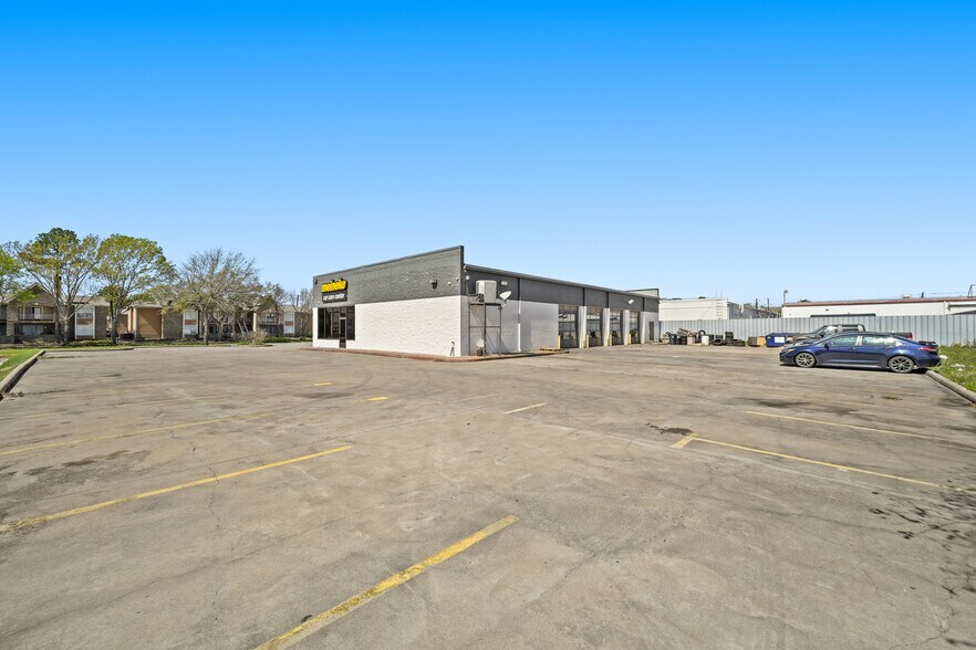 More Photos Of 2343 S Kirkwood Rd, Houston Auto Repair For Sale