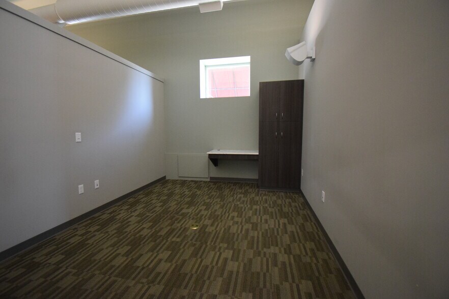 More Photos Of 208 Parkinson St, Normal Office For Sale