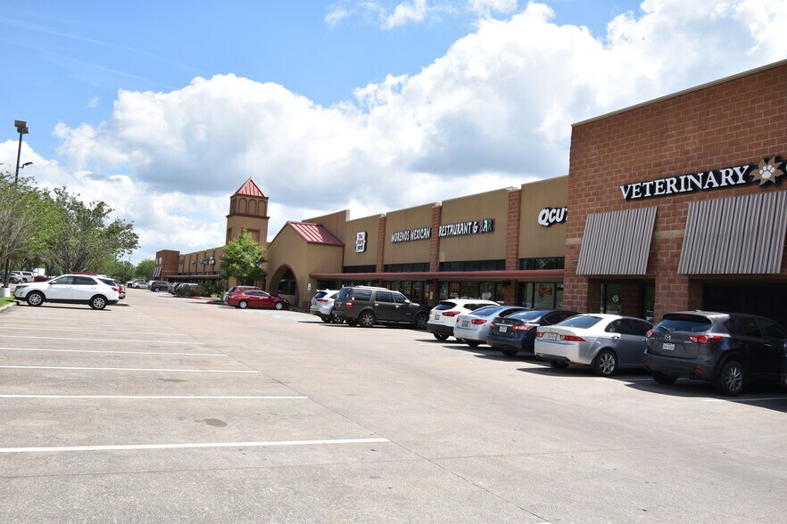 More Photos Of 2407 W Parkwood Rd, Friendswood Unknown For Lease