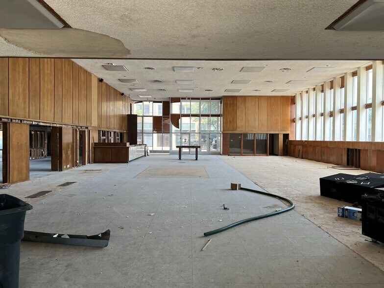 More Photos Of 100 N Main St, Corsicana Office Residential For Sale