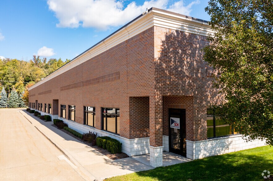 More Photos Of 16001-16041 Leone Dr, Macomb Warehouse For Lease