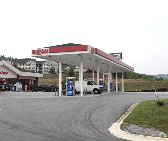 More Photos Of 5698-5702 Highway 20, Cartersville Service Station For Lease